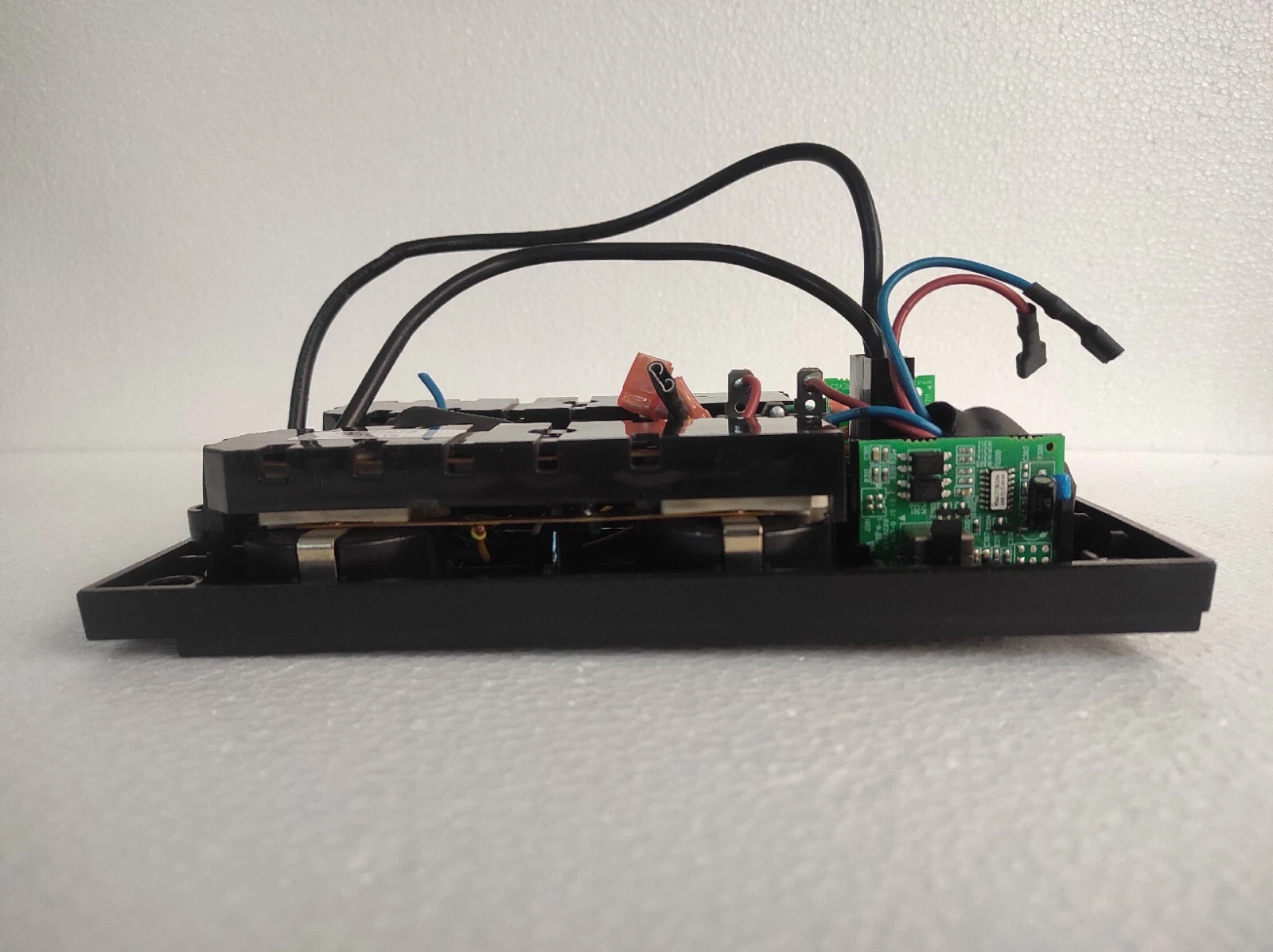 admin/uploads/uploads/apc 77929 battery backup surge protection_4.webp